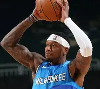 离谱！密尔沃基雄鹿围绕中超调整名单皇家社会队长鼓劲备战欧冠，Karsa在湖人比赛中惊艳表现